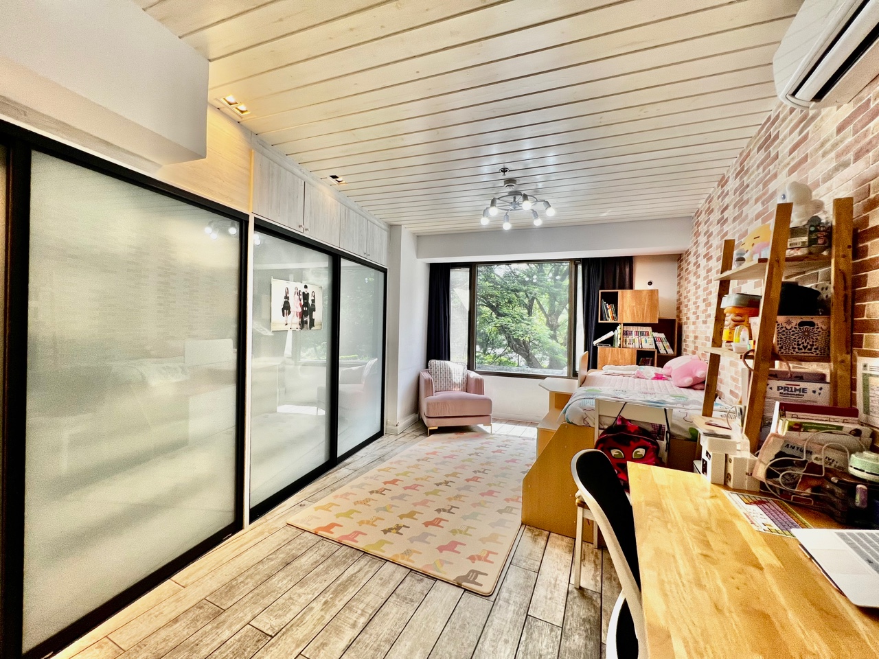 Gallery item